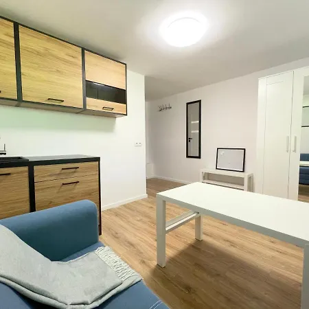 2 Min To Subway, Good Localisation, Batorego 16 A6 Apartment *