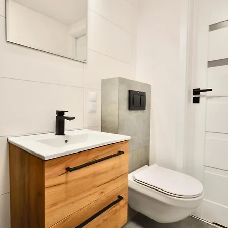 2 Min To Subway, Good Localisation, Batorego 16 A6 Apartment Warsaw